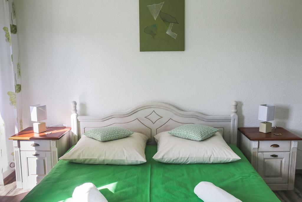 Guest House Melody Dreznik Grad ภายนอก รูปภาพ